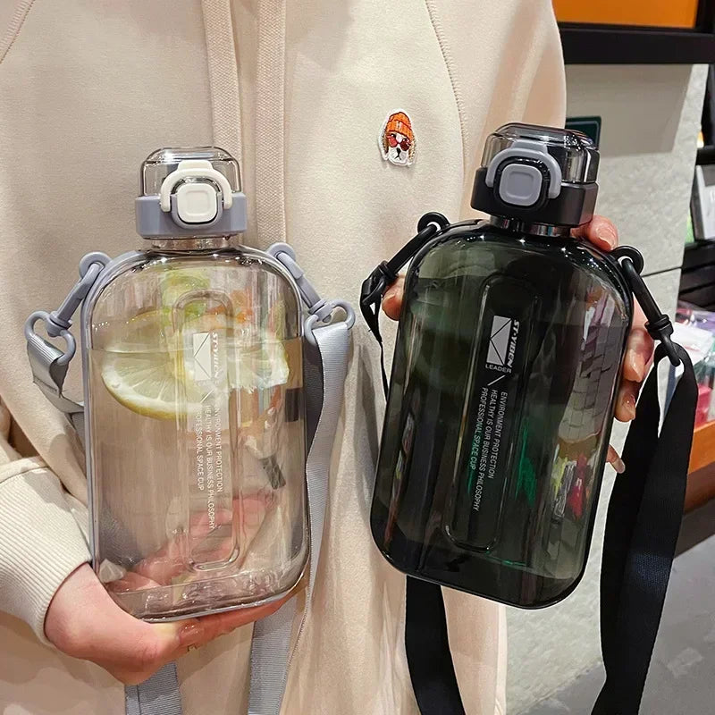 Gourde plate 750ml – transparente avec sangle