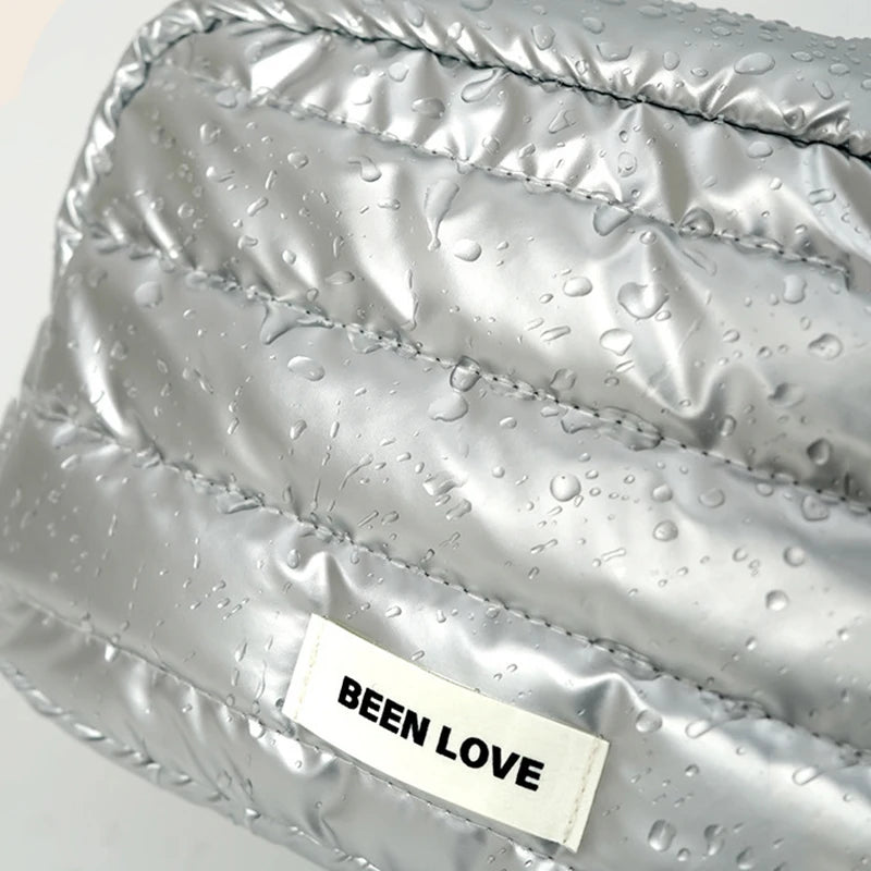 Trousse de maquillage matelassée – Argent & Noir